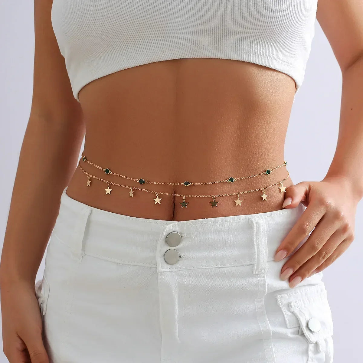SUNLACE – שרשרת מותן מוזהבת עם תליון קריסטל עדין