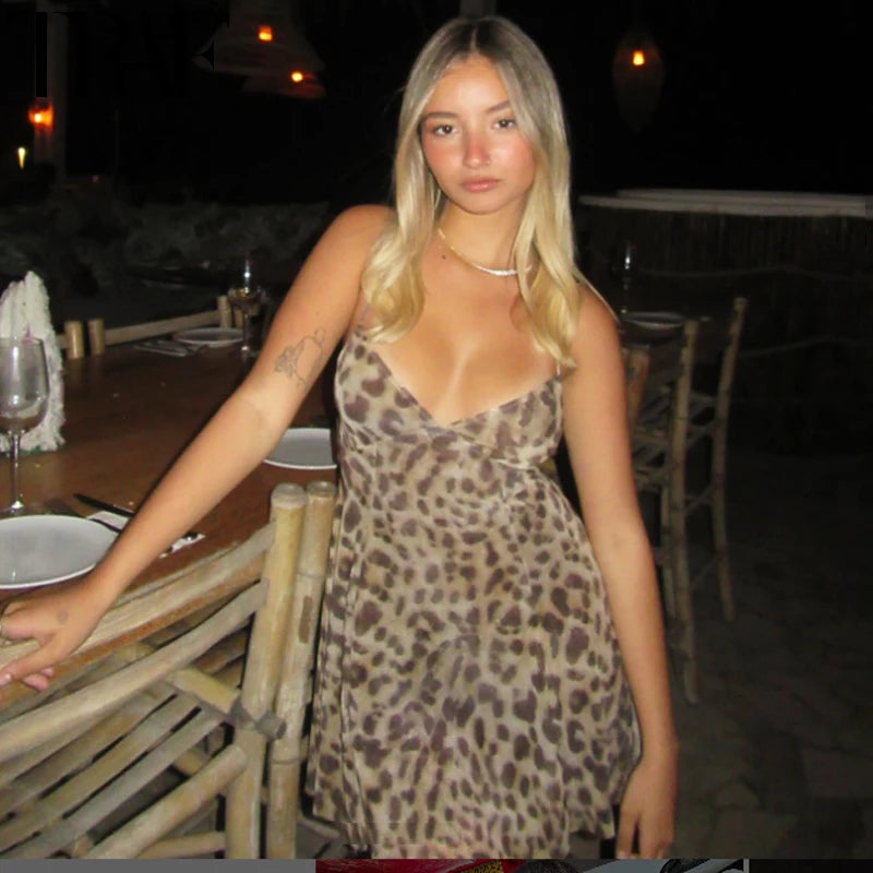 WILD TEMPTATION – שמלת סליפ מנומרת בגזרת מיני