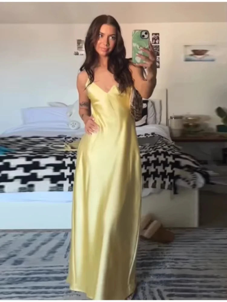 GOLDEN HAZE – שמלת סליפ סאטן בגוון שמש רותחת